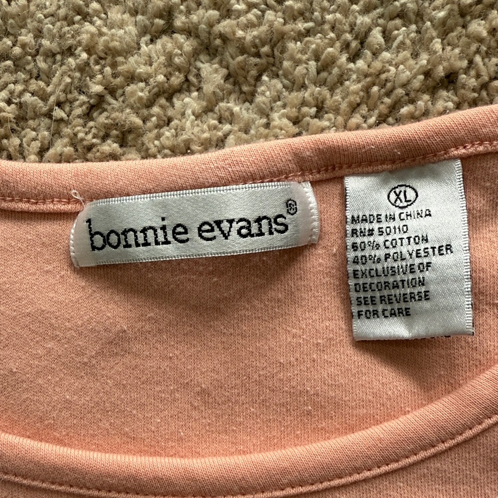 Bonnie Evan’s short sleeve Embroidered Peach Crop Top XL embroidery on front. - Picture 7 of 9